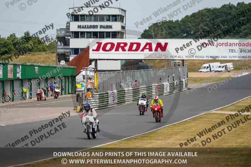 Vintage motorcycle club;eventdigitalimages;mallory park;mallory park trackday photographs;no limits trackdays;peter wileman photography;trackday digital images;trackday photos;vmcc festival 1000 bikes photographs